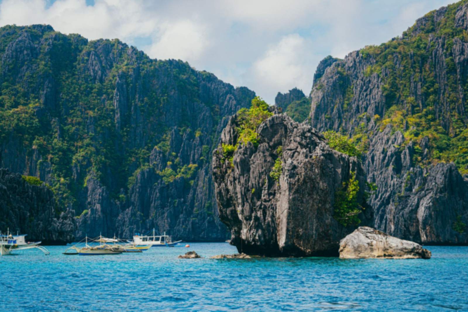 Rock formations and boats in El Nido, Palawan